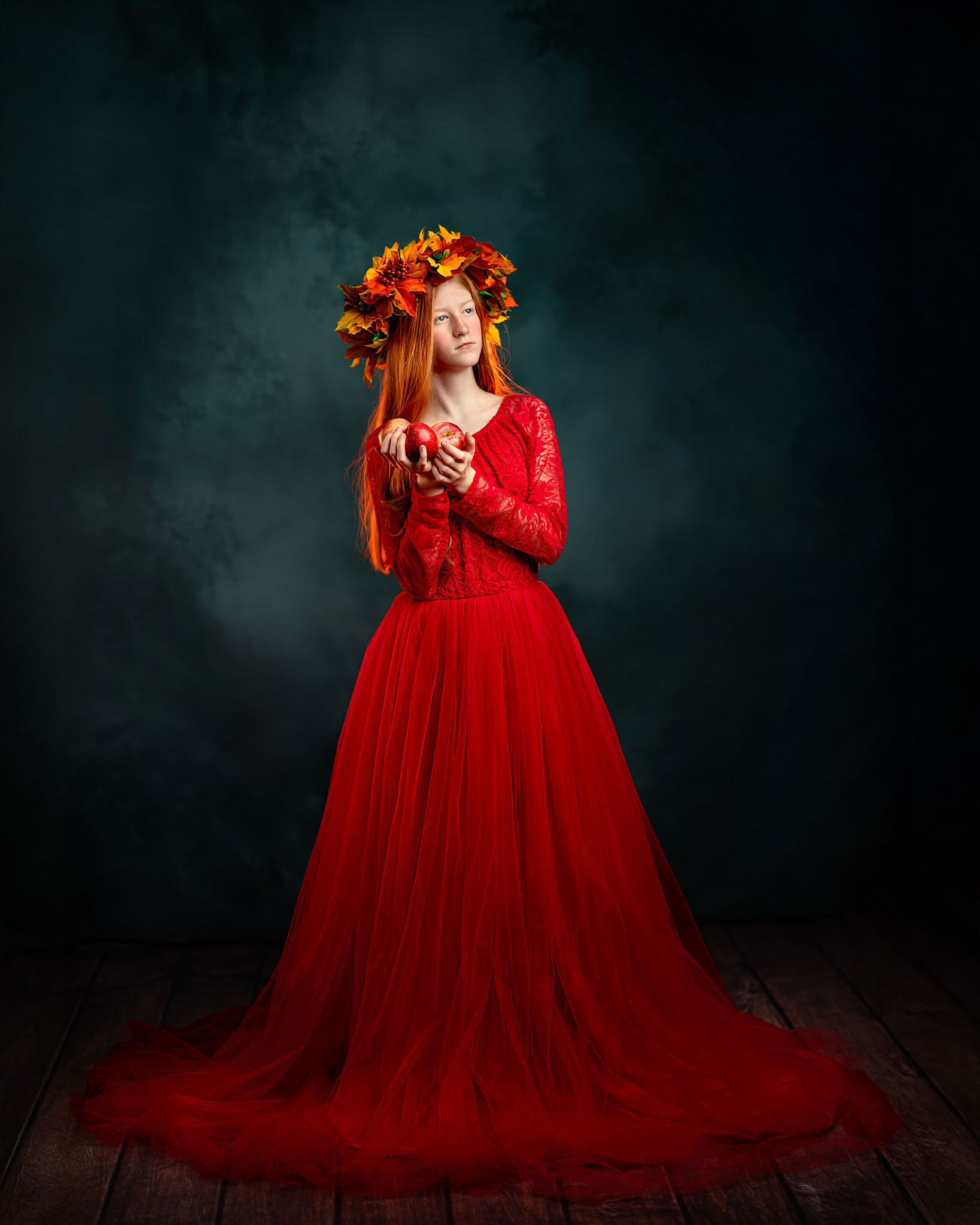 Fine art portret dziewczyna jesienna czerwona suknia